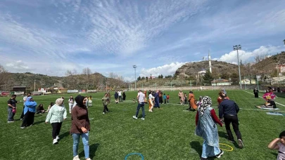 Çocuklar ve aileleri stadyumda buluştu, oyun oynayarak eğlendi