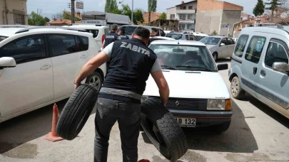 Çorum’da otopark etrafındaki araç park engellerine müdahale