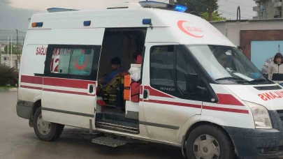 Hafif ticari aracın çarptığı motosikletli yaralandı