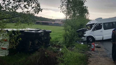 4 araçlı zincirleme kaza: 1’i ağır 9 yaralı