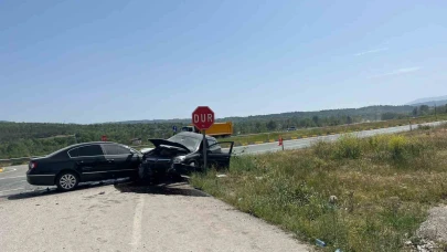 İki otomobil çarpıştı: 4 yaralı