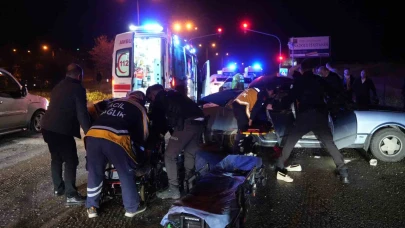 Kontrolden çıkan otomobil, kırmızı ışıkta bekleyen araçlara çarptı: 9 yaralı
