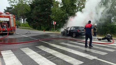 Seyir halindeki otomobilde yangın çıktı