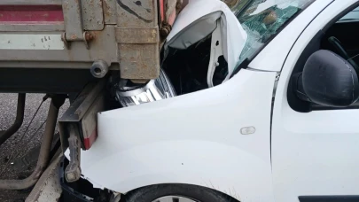 Hafif Ticari Araç Tırla Çarpıştı, Bir Kişi Yaralandı!