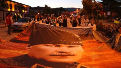 Taşova’da coşkulu 19 Mayıs meşale ve bayrak yürüyüşü