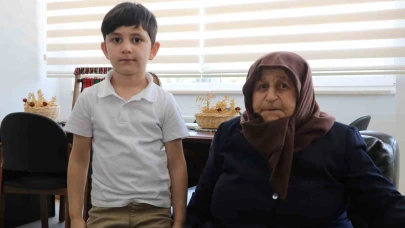 Vefa ve gurur bir arada: Şehit annesi, oğlunun adını taşıyan kurumu torunuyla ziyaret etti