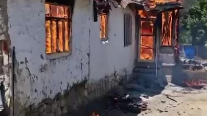 Amasya’da kerpiç ev yangında küle döndü