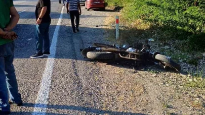 Otomobil motosiklete çarptı; 2 yaralı