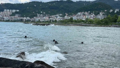 Denizde akıntıya kapılan çocuğu arama çalışmaları sürüyor