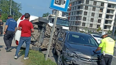 2 otomobil çarpıştı, birisi takla attı