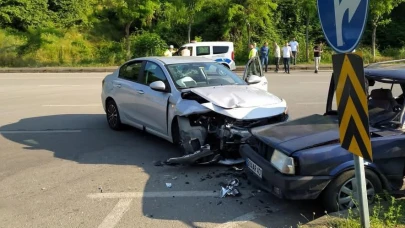 Sürücü camdan fırladı, o anlar güvenlik kamerasına yansıdı