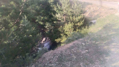 Virajı alamayan otomobil şarampole yuvarlandı: 3 yaralı