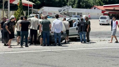 Karayolunda Trafik Kazası: 2 Kişi Yaralandı