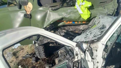 Trafik kazası: 2 ölü, 6 yaralı