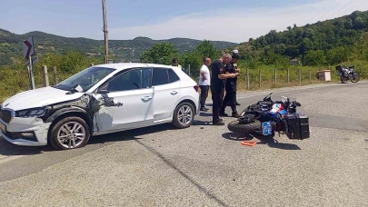 Jandarma motorize timi ile otomobil çarpıştı