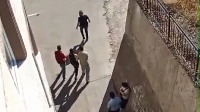 Polise yakalanmamak için girdiği bacada sıkıştı