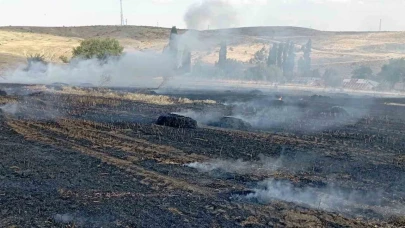 Balya makinesinden çıkan kıvılcım 10 dönüm araziyi kül etti