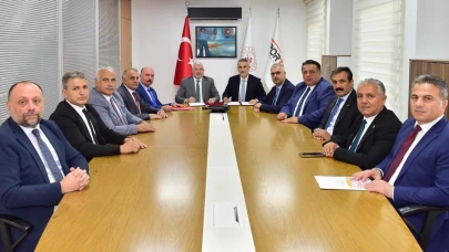 Çorum’a spor yatırımları müjdesi: 2 spor salonu ve 15 sentetik saha yapılacak
