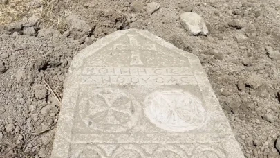 Çorum’da altyapı çalışması sırasında tarihi mezar taşı bulundu