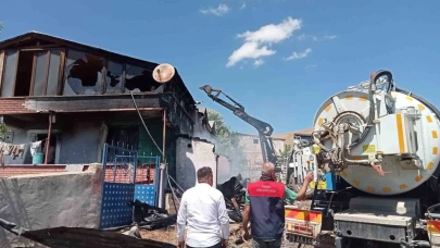 2 katlı evde çıkan yangın paniğe neden oldu