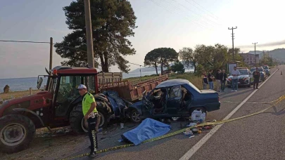 Otomobil park halindeki traktöre çarptı: 1 ölü