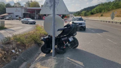 Polisin ’’dur’’ ihtarına uymayan otomobil kaza yaptı: 2 yaralı