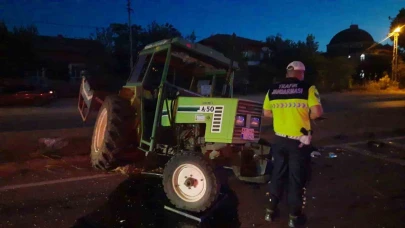 Otomobil ile traktör çarpıştı: 3 yaralı