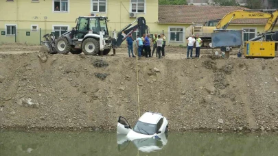 SUV araç ırmağa düştü, 3 kişi ölümden döndü