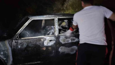 Seyir halindeki Fiat Tofaş otomobil alev alev yandı
