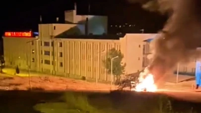 Seyir halindeki otomobil alev alev yandı