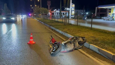 Lüks otomobil motosiklete çarptı: 2 ölü