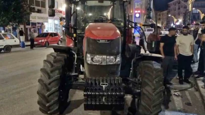 Alkollü traktör sürücüsü 3 araca çarparak durabildi