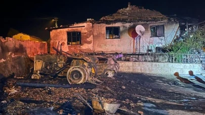 Amasya’da evin garajında çıkan yangında otomobil ve traktör kullanılmaz hale geldi