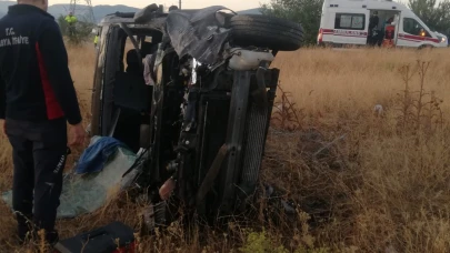 Amasya’da hafif ticari araç kazada savruldu: 4 yaralı