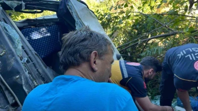 Beton mikseri uçuruma yuvarlandı: 1 yaralı