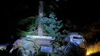 Kamyon uçuruma yuvarlandı, karı koca hayatını kaybetti