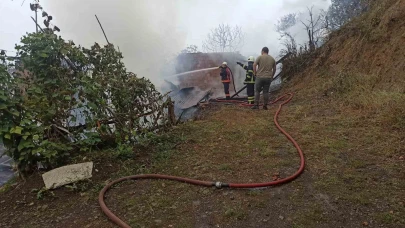 Yangın paniği: 4 ev küle döndü