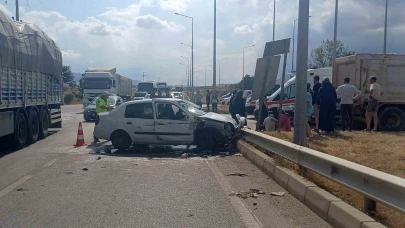 Çorum’da kamyon ile otomobil çarpıştı: 4 yaralı