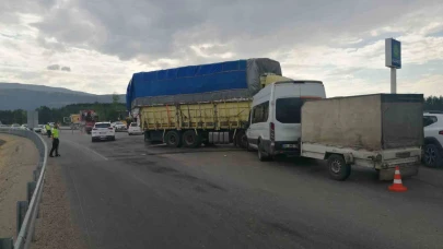 Fındık işçilerini taşıyan minibüs ile kamyon çarpıştı: 8 yaralı