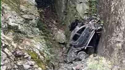 Araç uçuruma yuvarlandı: 1 ölü, 1 yaralı