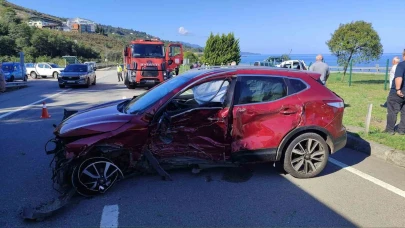 Kavşakta kaza: 3 yaralı