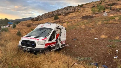 Ambulans takla attı: 3 sağlık personeli yaralandı