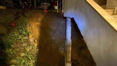 İstinat duvarı çöktü, 3 katlı ev tahliye edildi