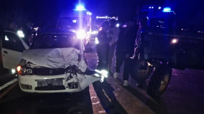 Otomobil traktörle çarpıştı: 4 yaralı