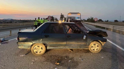 Otomobil bariyerlere çarptı: 2’si ağır 5 yaralı