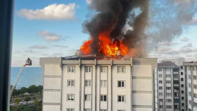 7 katlı binanın çatısı alev alev yandı