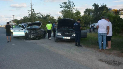 Kontrolden çıkan otomobil, polis otosuna çarptı: 2 yaralı
