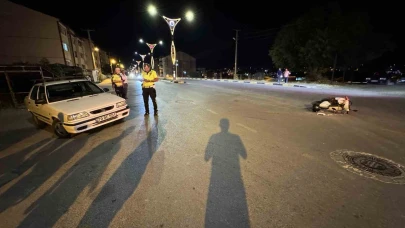 Otomobille çarpışan motosikletteki 2 kişi yaralandı