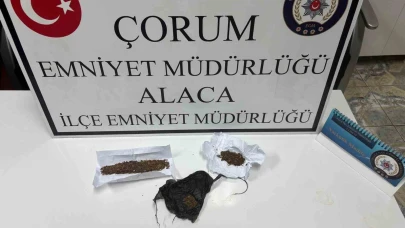 Polis ekiplerini görünce uyuşturucuyu aracın camından dışarı attılar: 4 gözaltı