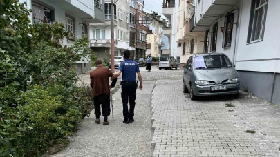 Polisten örnek davranış: Ekipler kayıp yaşlıyı evine götürdü
